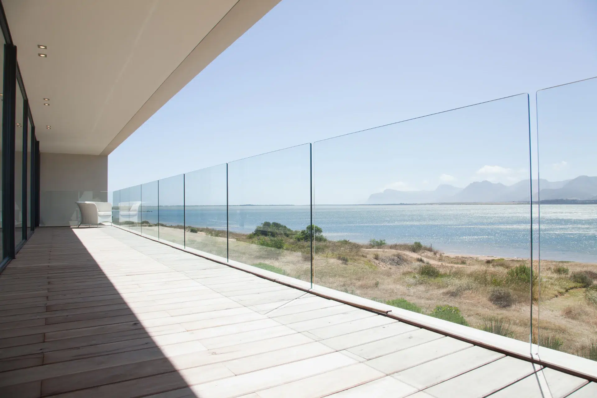 VLX 120 Glass Railing System in Los Angeles, CA | Hale Windows Los Angeles - detail 1